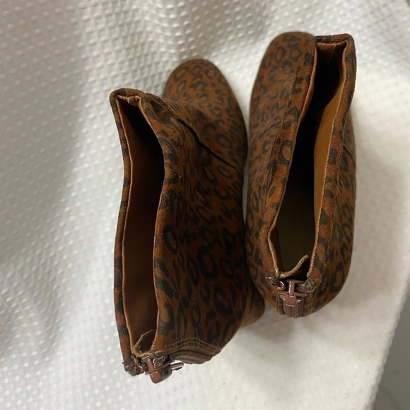NEW W/O BOX LOFT Leopard Ankle Booties - Picture 6 of 7